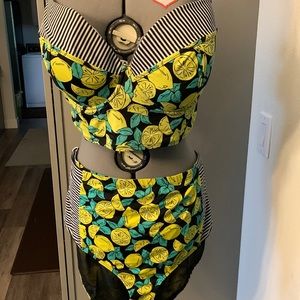Torrid Lemon 2pc High wastedswimsuit preown nice 3
